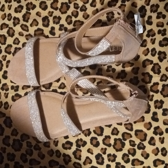 Brash Beige Faux Suede Sandals W/Rhinestone|Sz 9.5 NWT - Picture 8 of 10